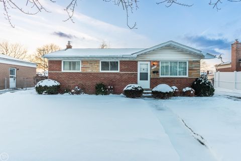 27443 Strathmoor Drive Warren City MI 48092