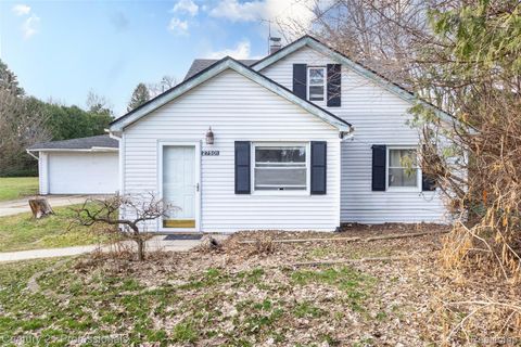 27501 Milton Avenue Warren City MI 48092