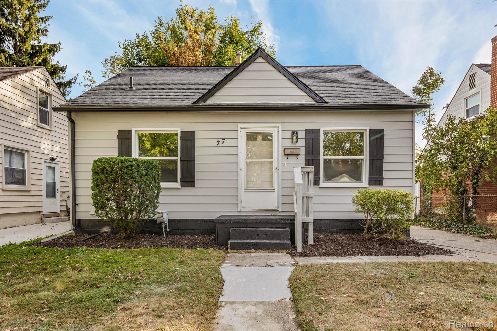 77 W Brickley Avenue