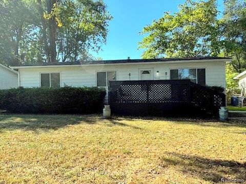 5115 Allingham Drive White Lake Charter Township MI 48383