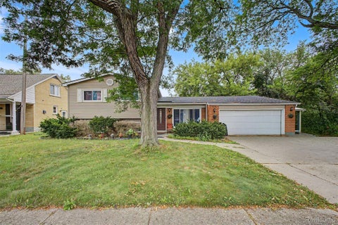 Photo of 27355 Clairview Drive, Dearborn Heights City, MI 48127 (MLS # 20261083440)