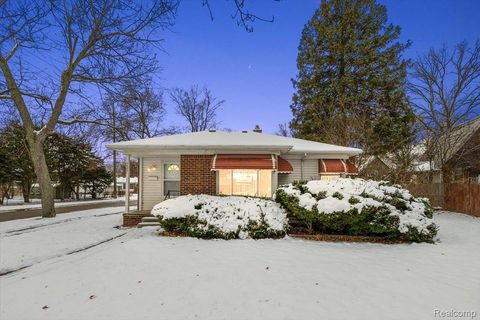 14001 Balfour Street Oak Park City MI 48237