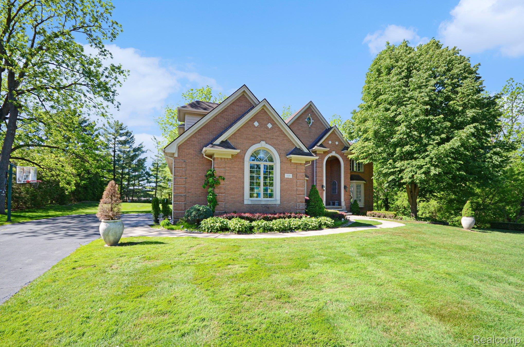 109 W Knorrwood Drive