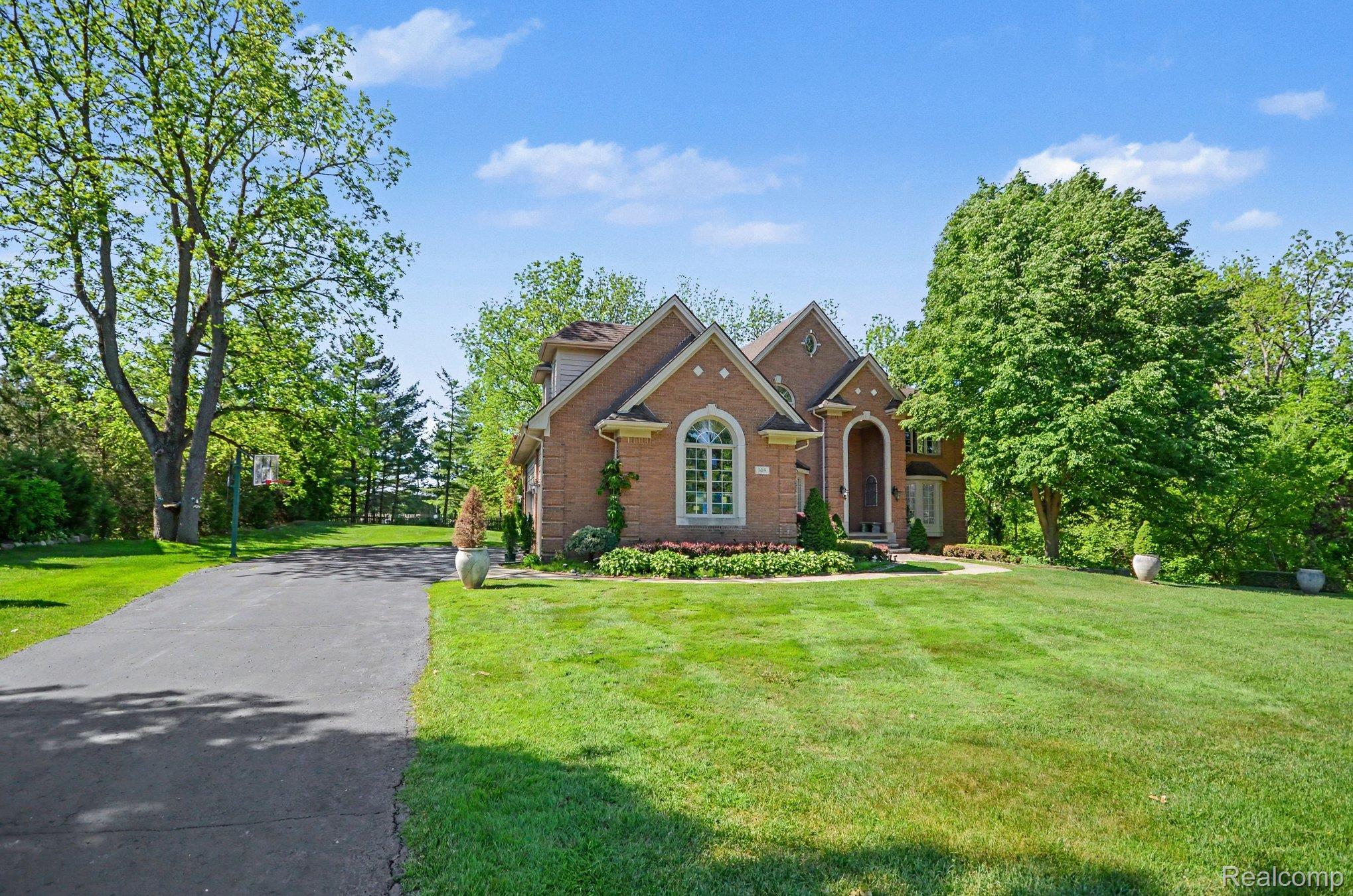 109 W Knorrwood Drive