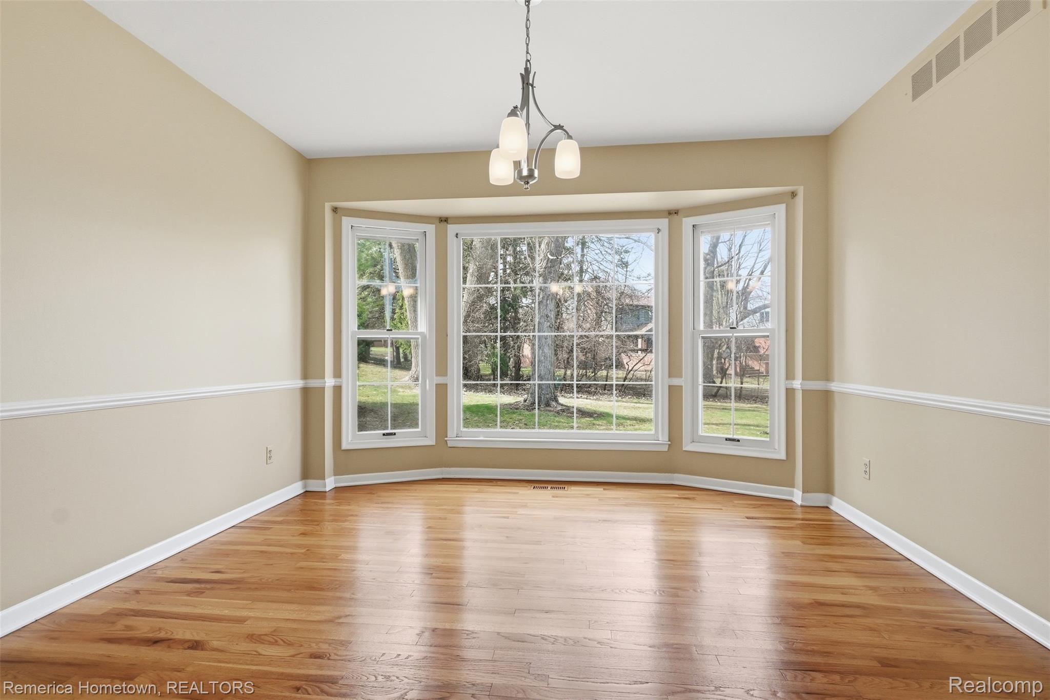 12811 Glenview Drive