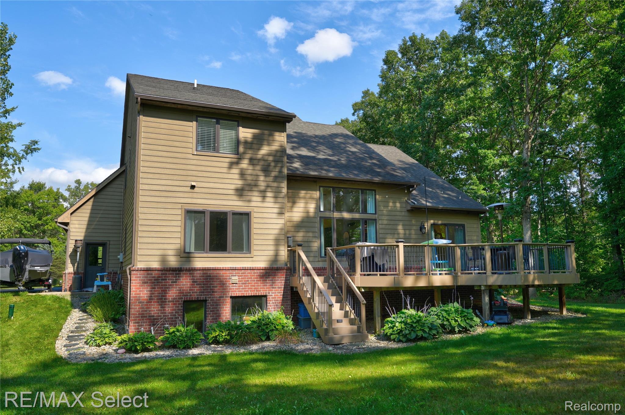 105 Lake Pines Drive