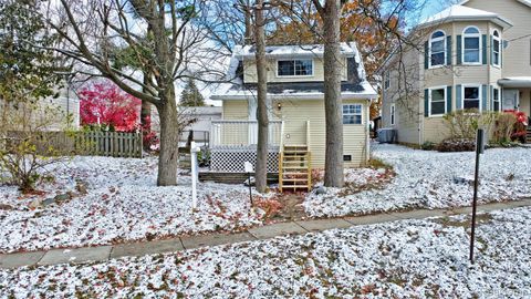 Photo of 126 N North Shore Drive, Lake Orion Village, MI 48362 (MLS # 20251049956)