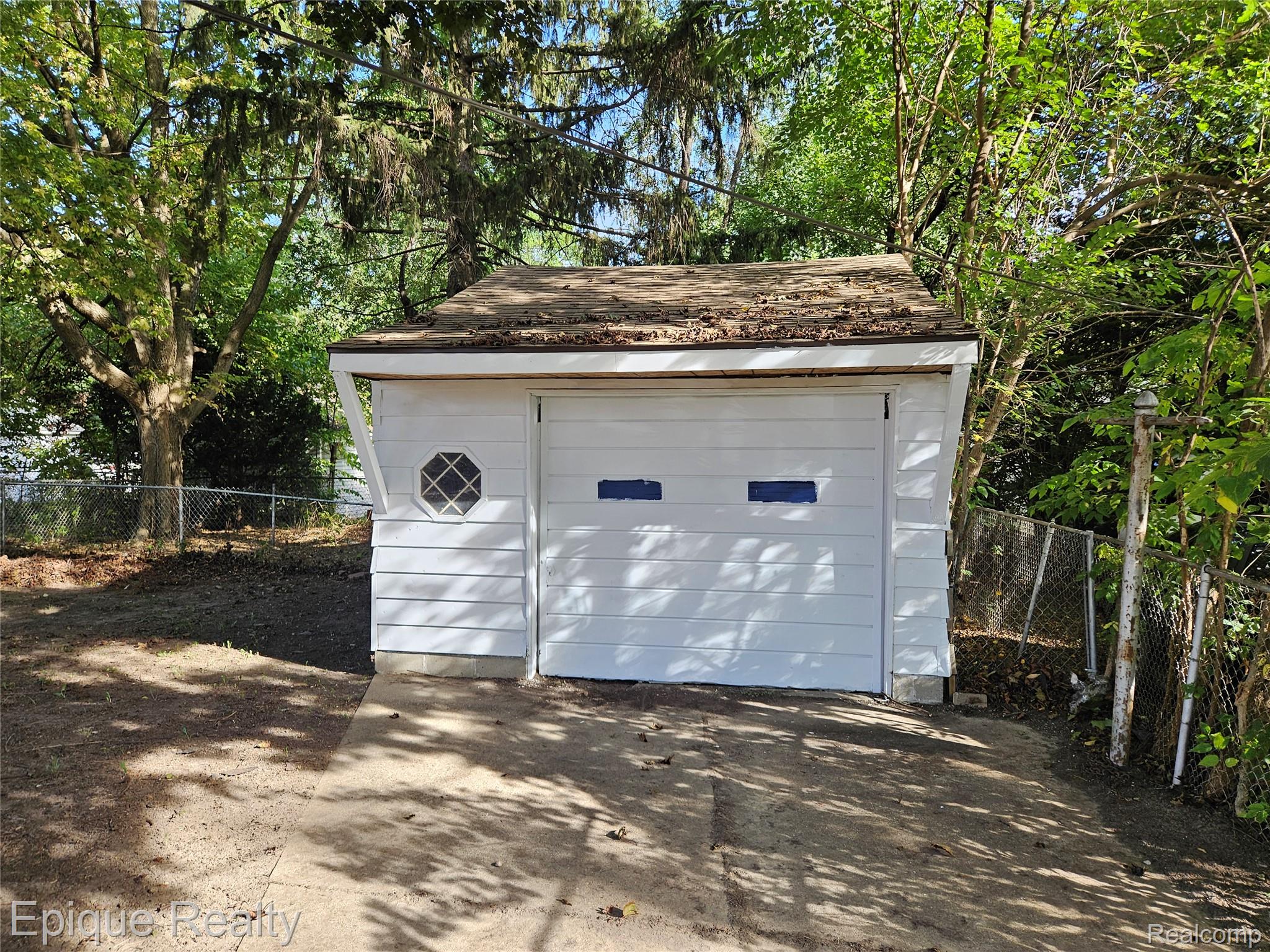 11382 Rossiter Street