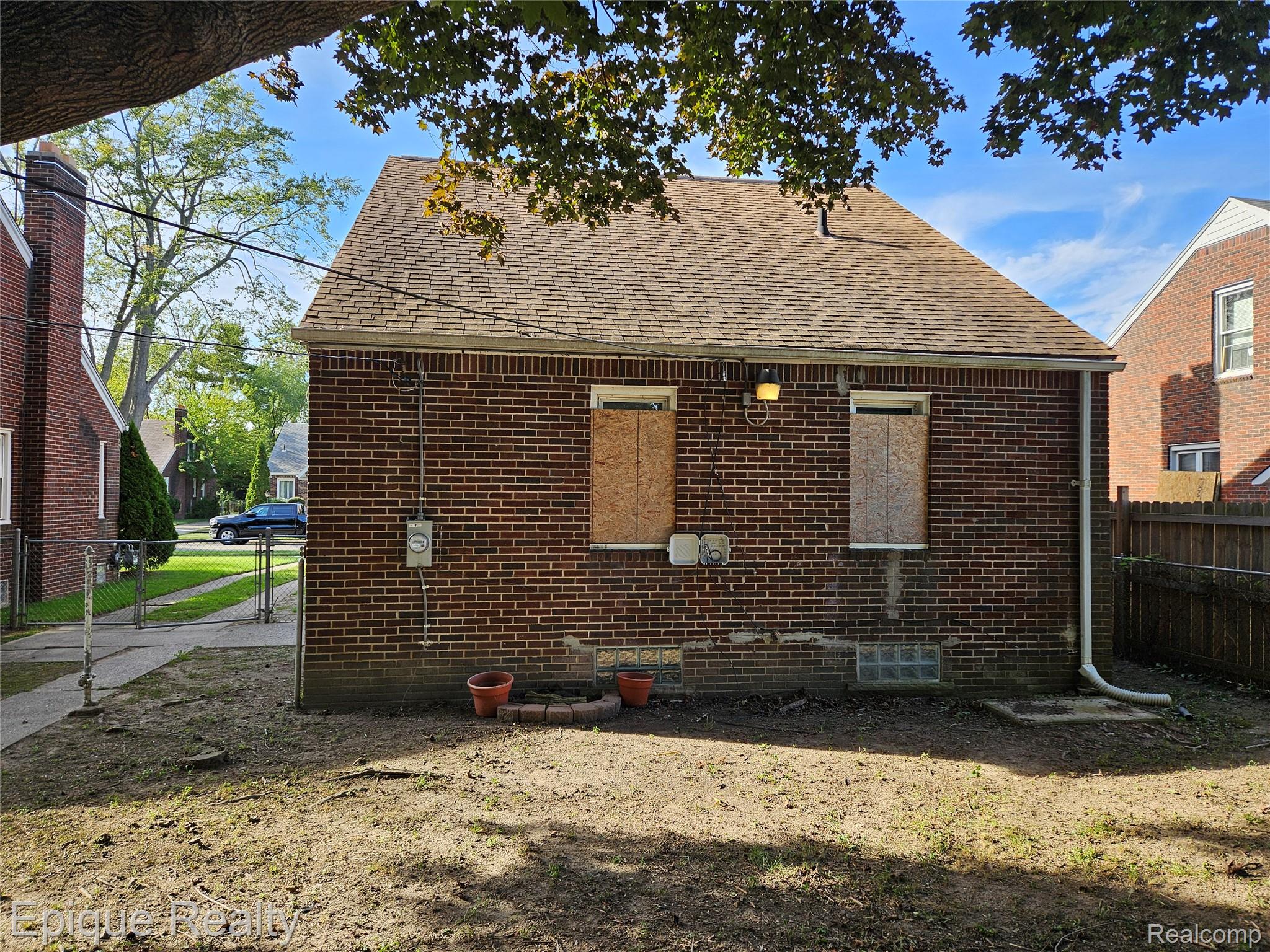 11382 Rossiter Street