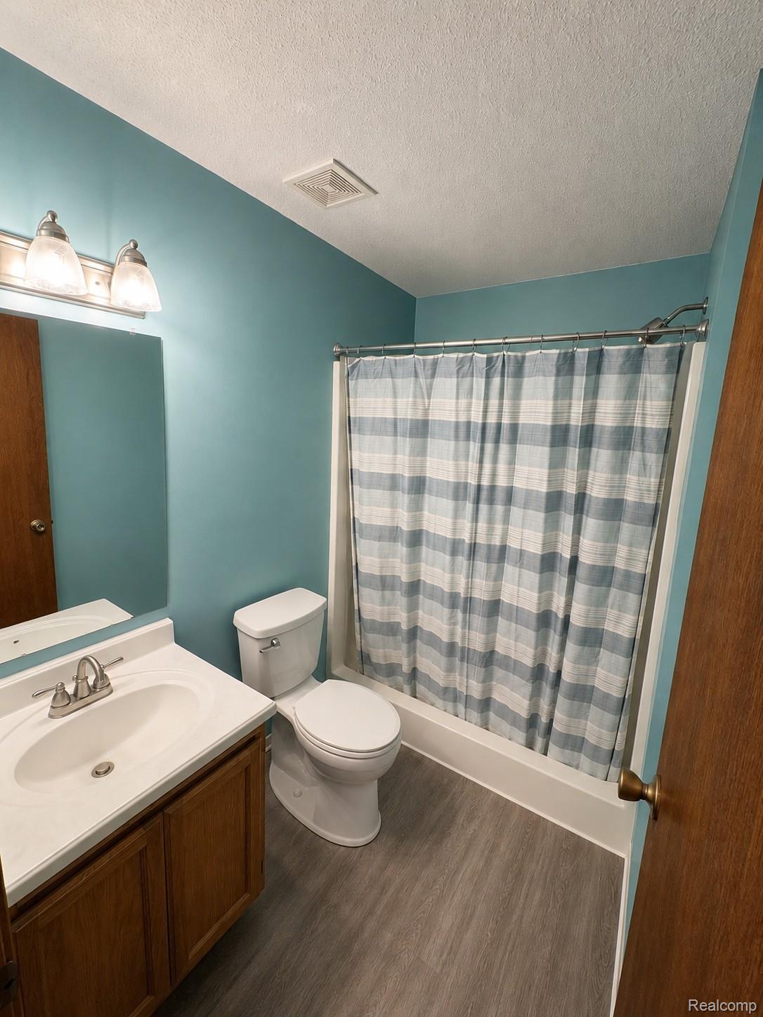2568 Eagles Circle 2