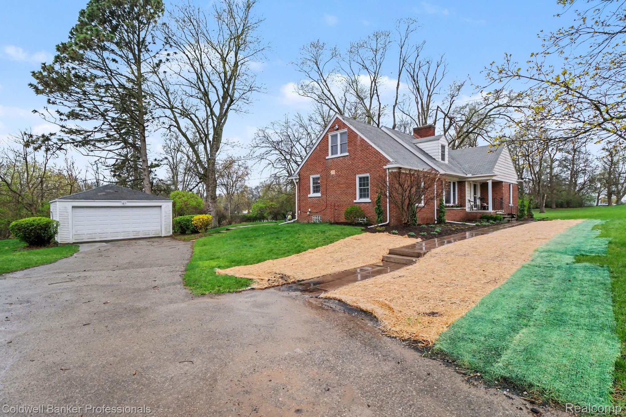 21611 W 10 Mile Road