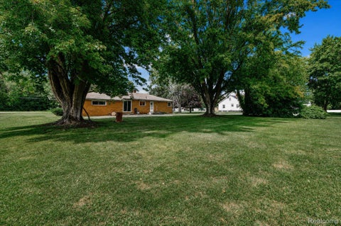 Tiny photo for 4499 S Linden Road, Flint Charter Township, MI 48507 (MLS # 20261079823)