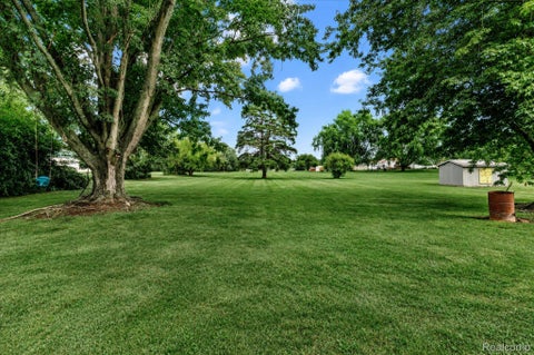 Tiny photo for 4499 S Linden Road, Flint Charter Township, MI 48507 (MLS # 20261079823)