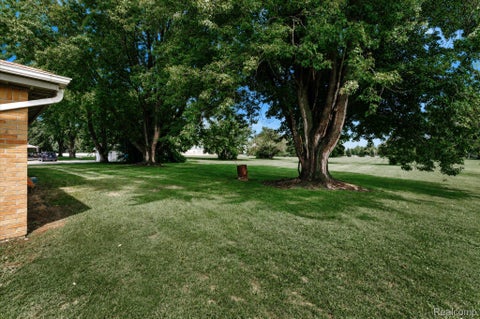 Tiny photo for 4499 S Linden Road, Flint Charter Township, MI 48507 (MLS # 20261079823)