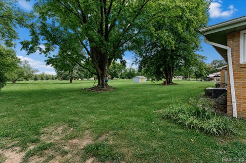 Tiny photo for 4499 S Linden Road, Flint Charter Township, MI 48507 (MLS # 20261079823)