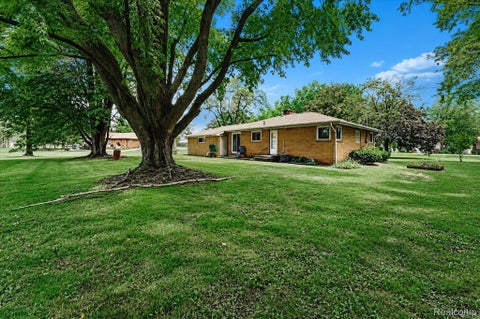 Tiny photo for 4499 S Linden Road, Flint Charter Township, MI 48507 (MLS # 20261079823)