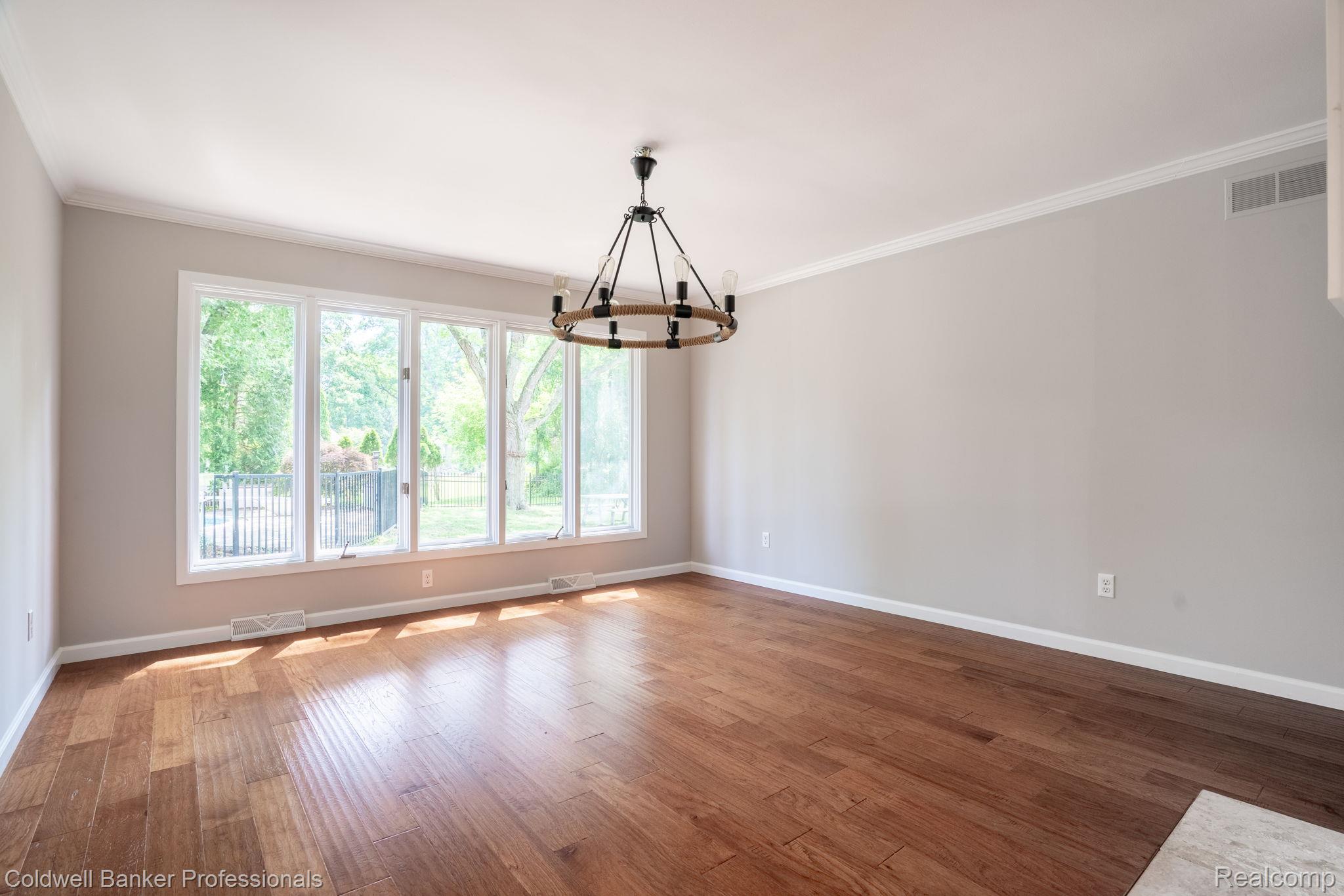 4865 Beacon Hill Drive