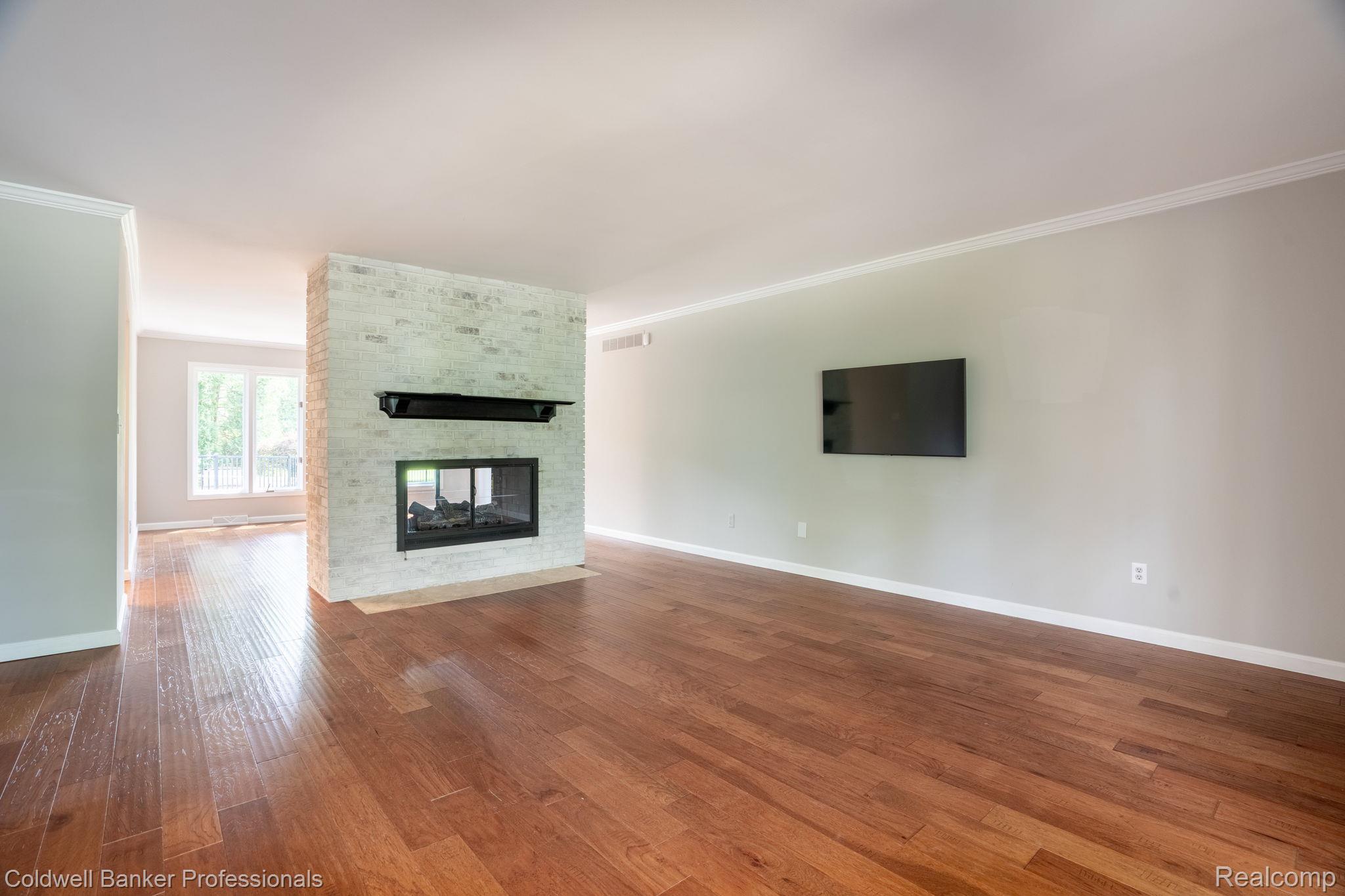 4865 Beacon Hill Drive