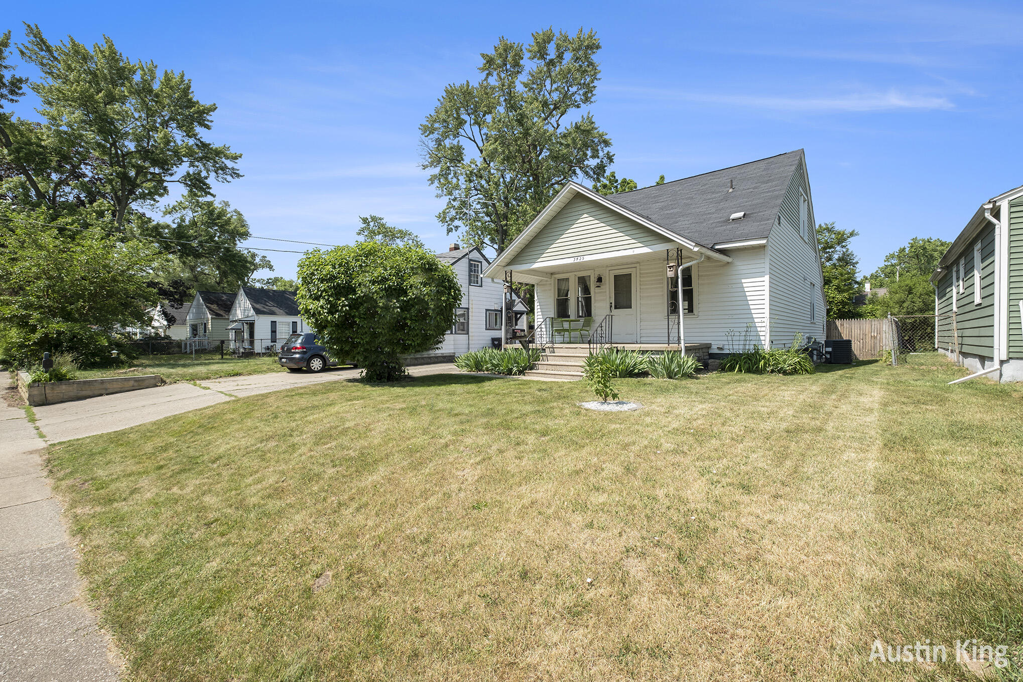 Wyoming City, Michigan 49548, United States, 3 Bedrooms Bedrooms, ,2 BathroomsBathrooms,Residential,Pending,153312