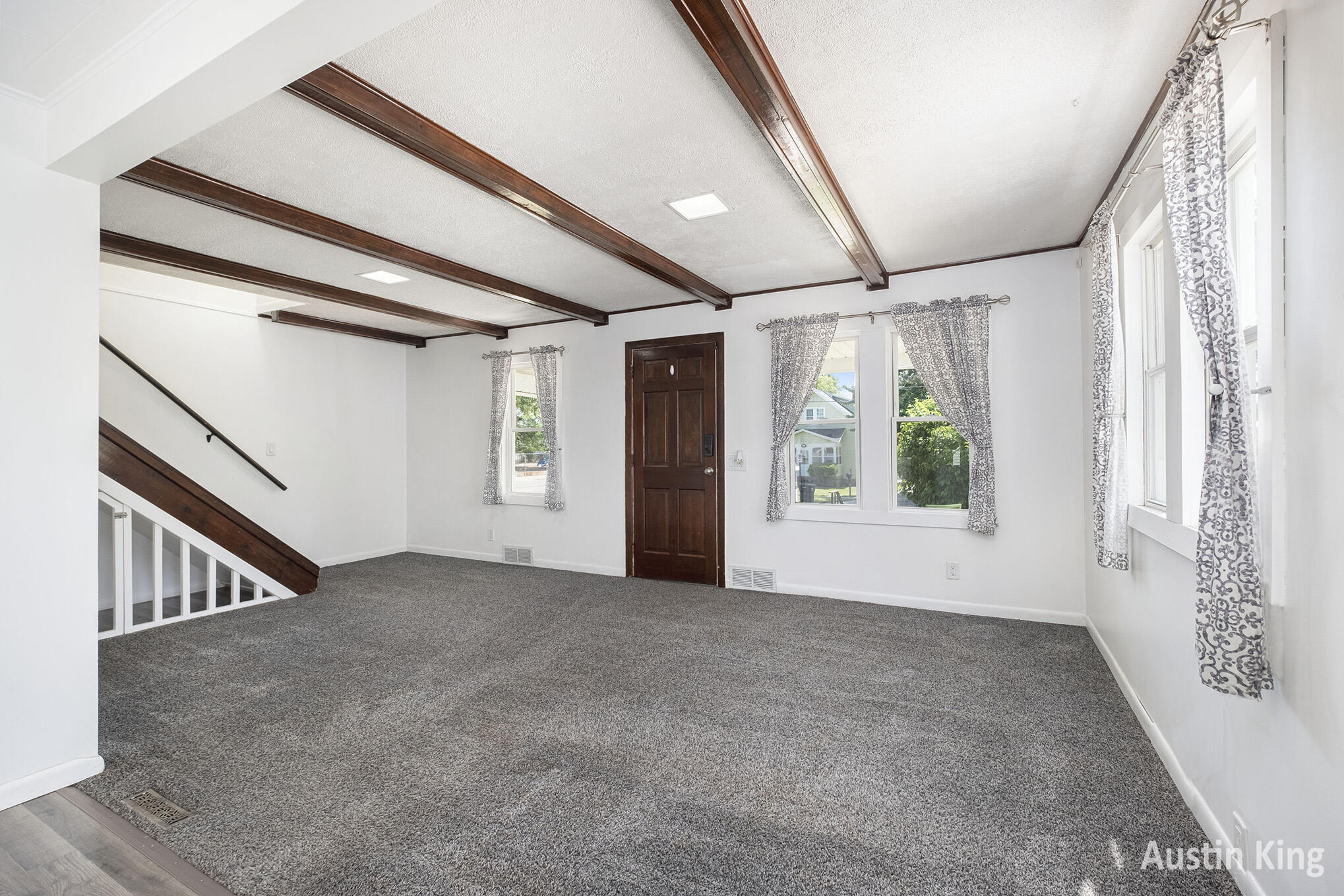 Wyoming City, Michigan 49548, United States, 3 Bedrooms Bedrooms, ,2 BathroomsBathrooms,Residential,Pending,153312