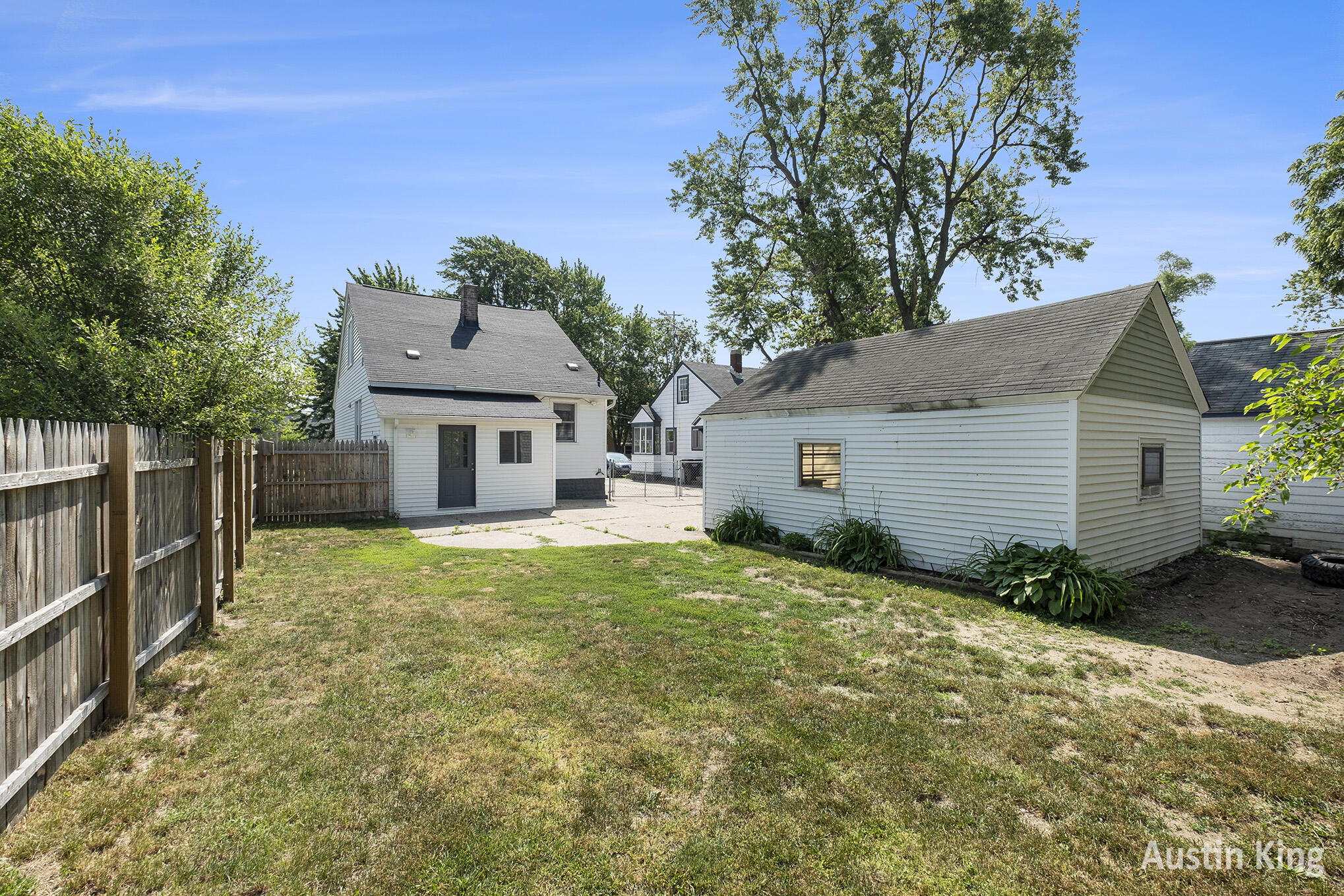 Wyoming City, Michigan 49548, United States, 3 Bedrooms Bedrooms, ,2 BathroomsBathrooms,Residential,Pending,153312