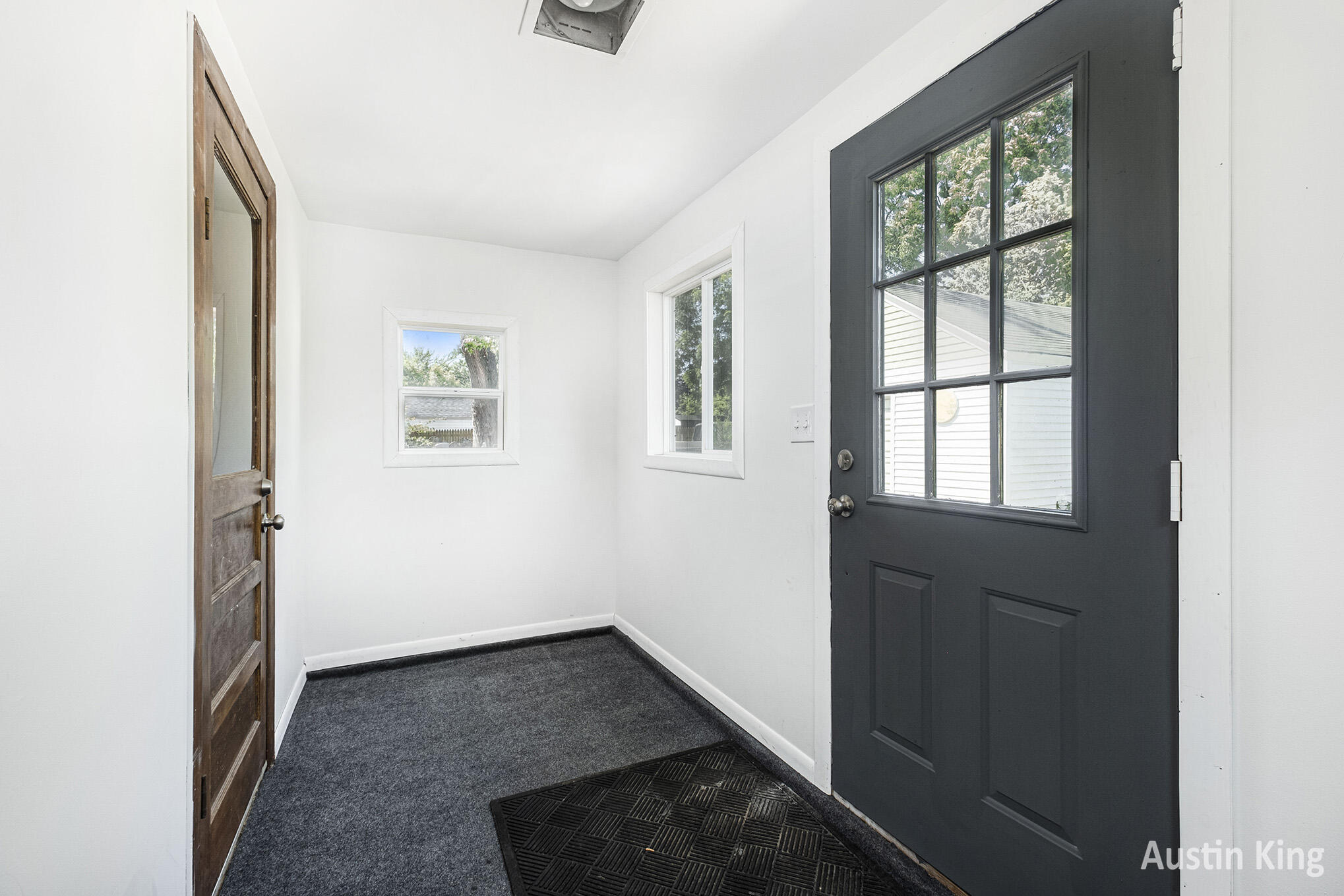 Wyoming City, Michigan 49548, United States, 3 Bedrooms Bedrooms, ,2 BathroomsBathrooms,Residential,Pending,153312