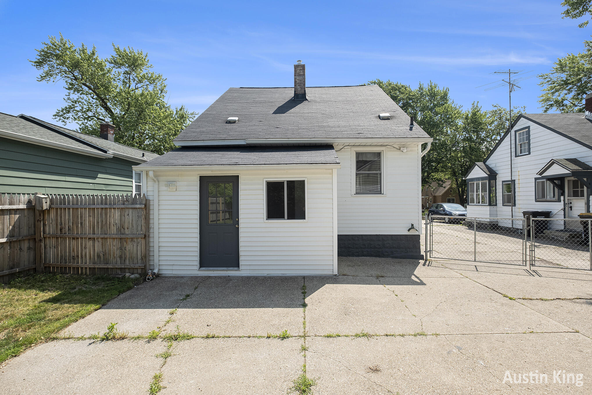 Wyoming City, Michigan 49548, United States, 3 Bedrooms Bedrooms, ,2 BathroomsBathrooms,Residential,Pending,153312