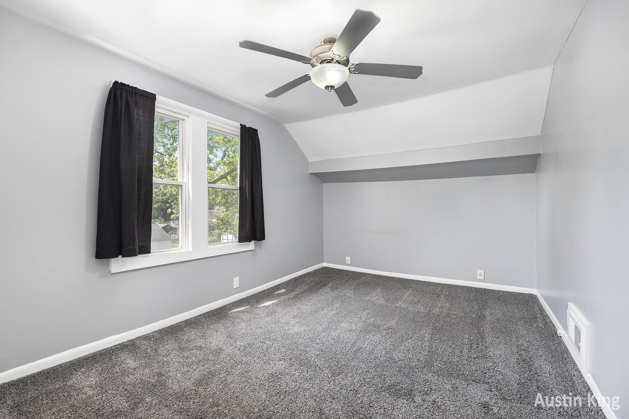 Wyoming City, Michigan 49548, United States, 3 Bedrooms Bedrooms, ,2 BathroomsBathrooms,Residential,Pending,153312