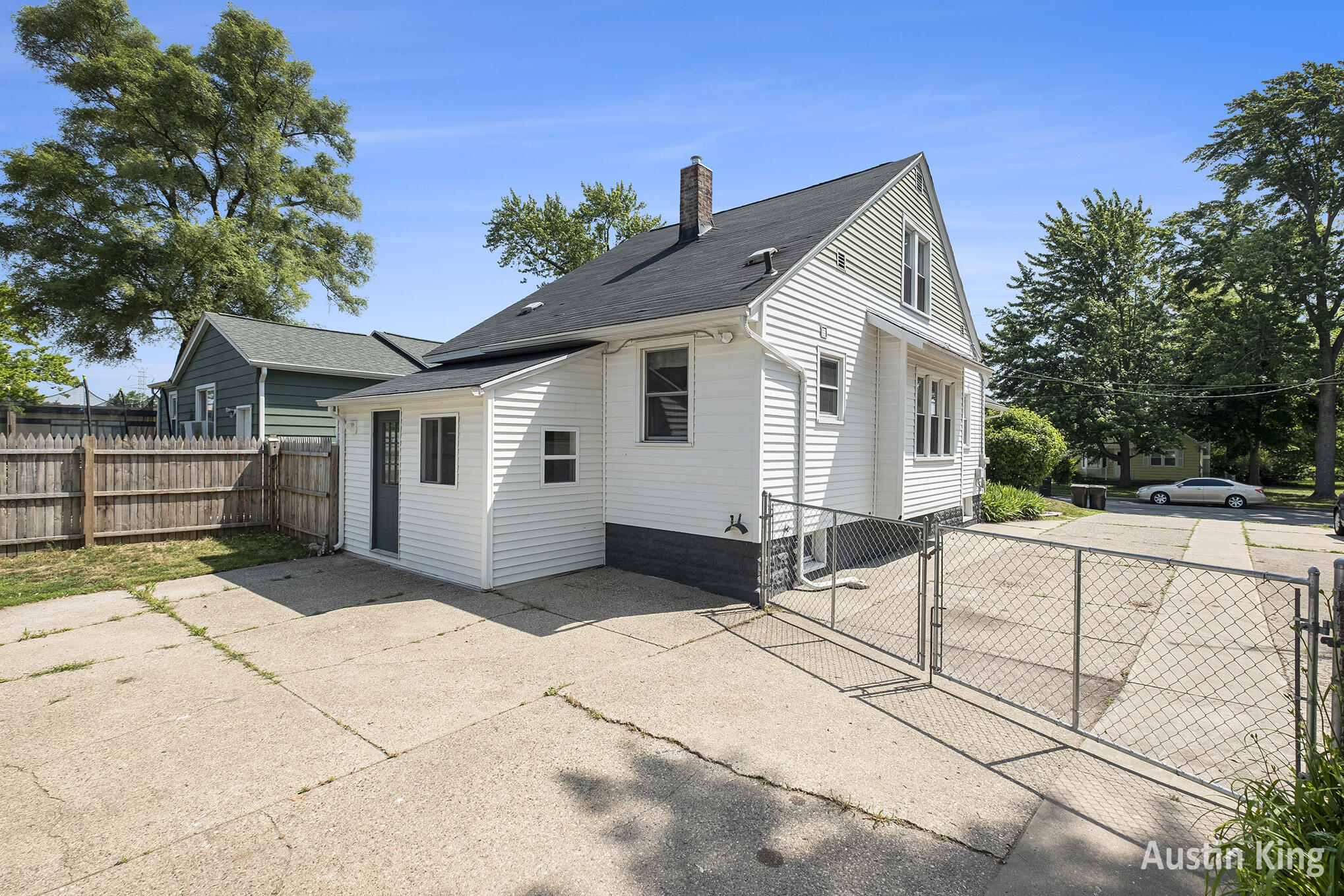 Wyoming City, Michigan 49548, United States, 3 Bedrooms Bedrooms, ,2 BathroomsBathrooms,Residential,Pending,153312