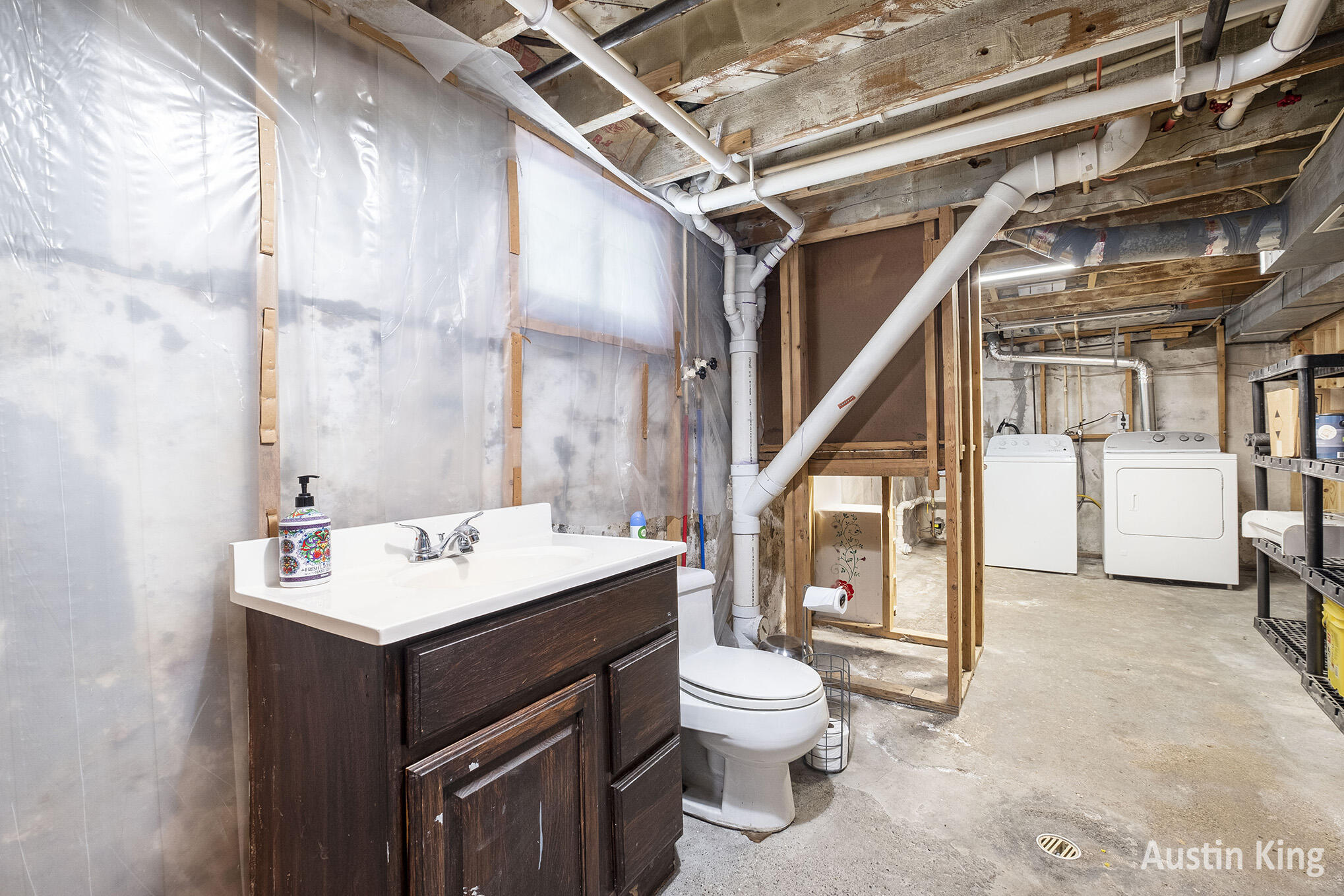 Wyoming City, Michigan 49548, United States, 3 Bedrooms Bedrooms, ,2 BathroomsBathrooms,Residential,Pending,153312