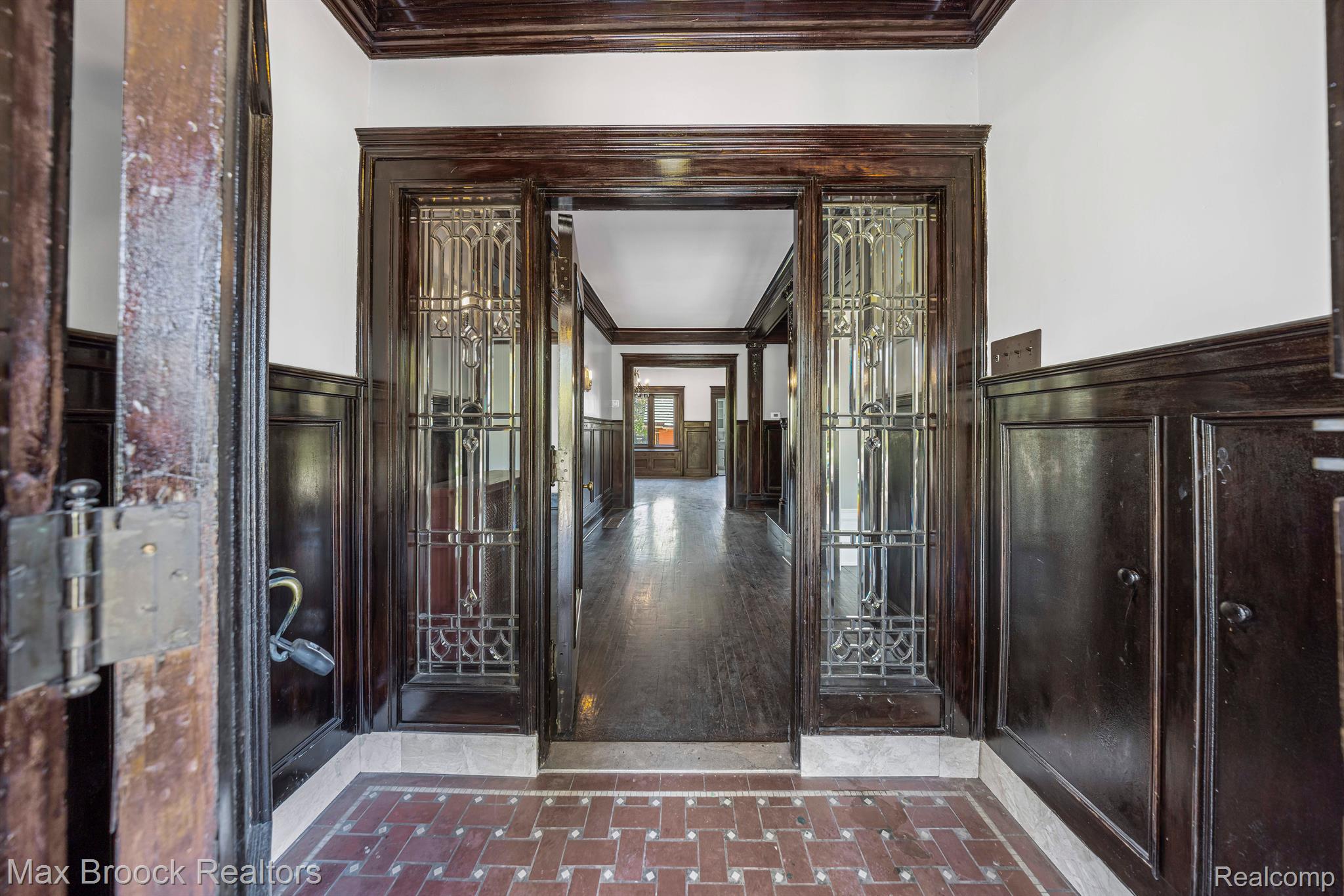 94 E BOSTON Boulevard