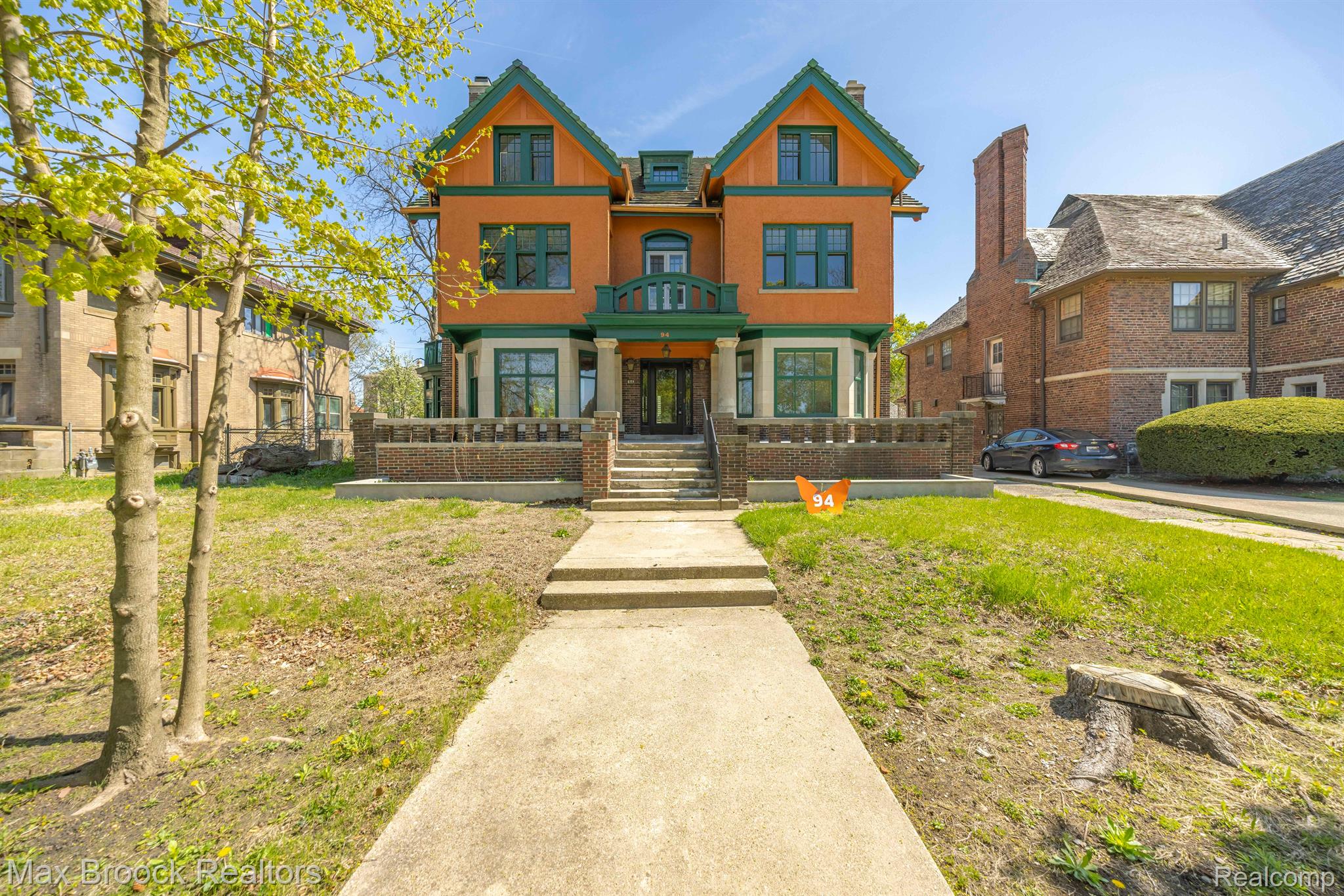 94 E BOSTON Boulevard