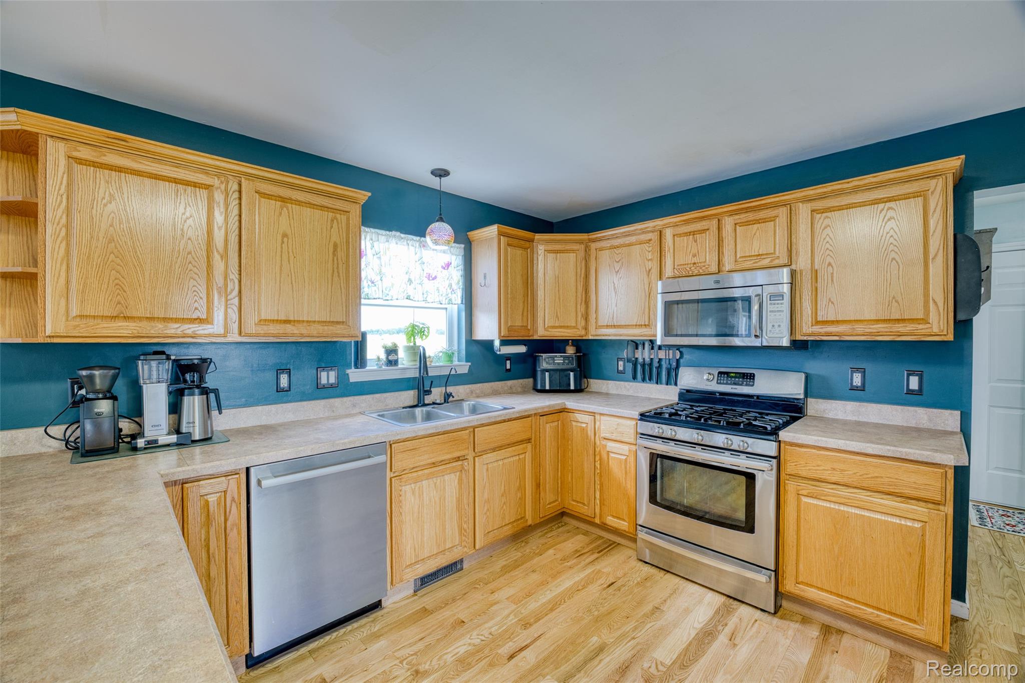 17204 Country Lane