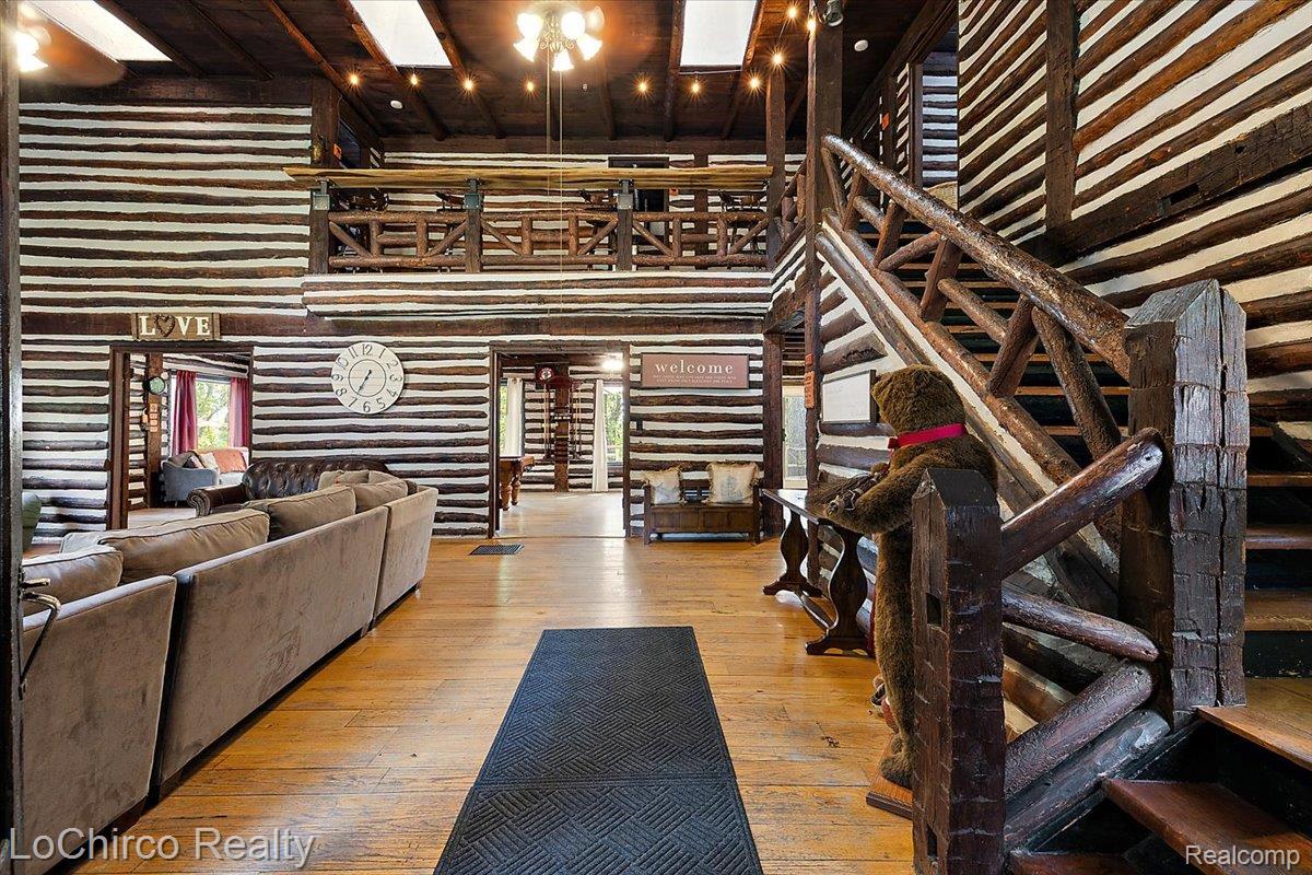 8646 Thendara Boulevard