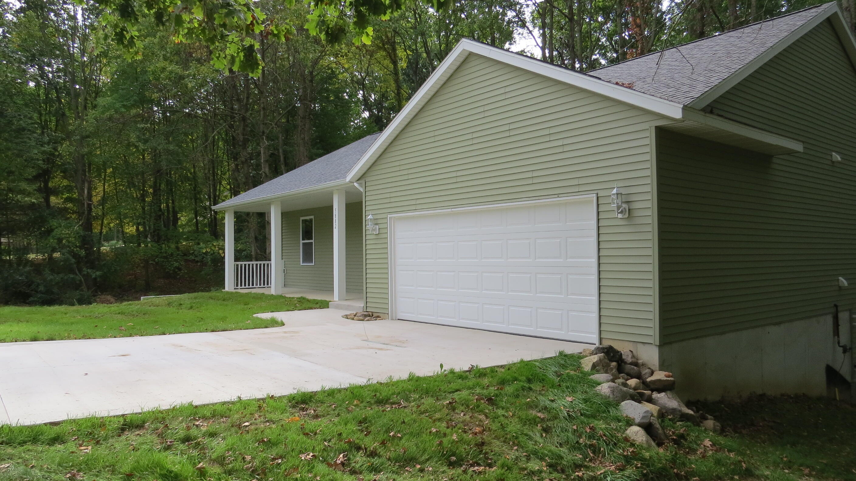 5882 Mullen Ridge Drive