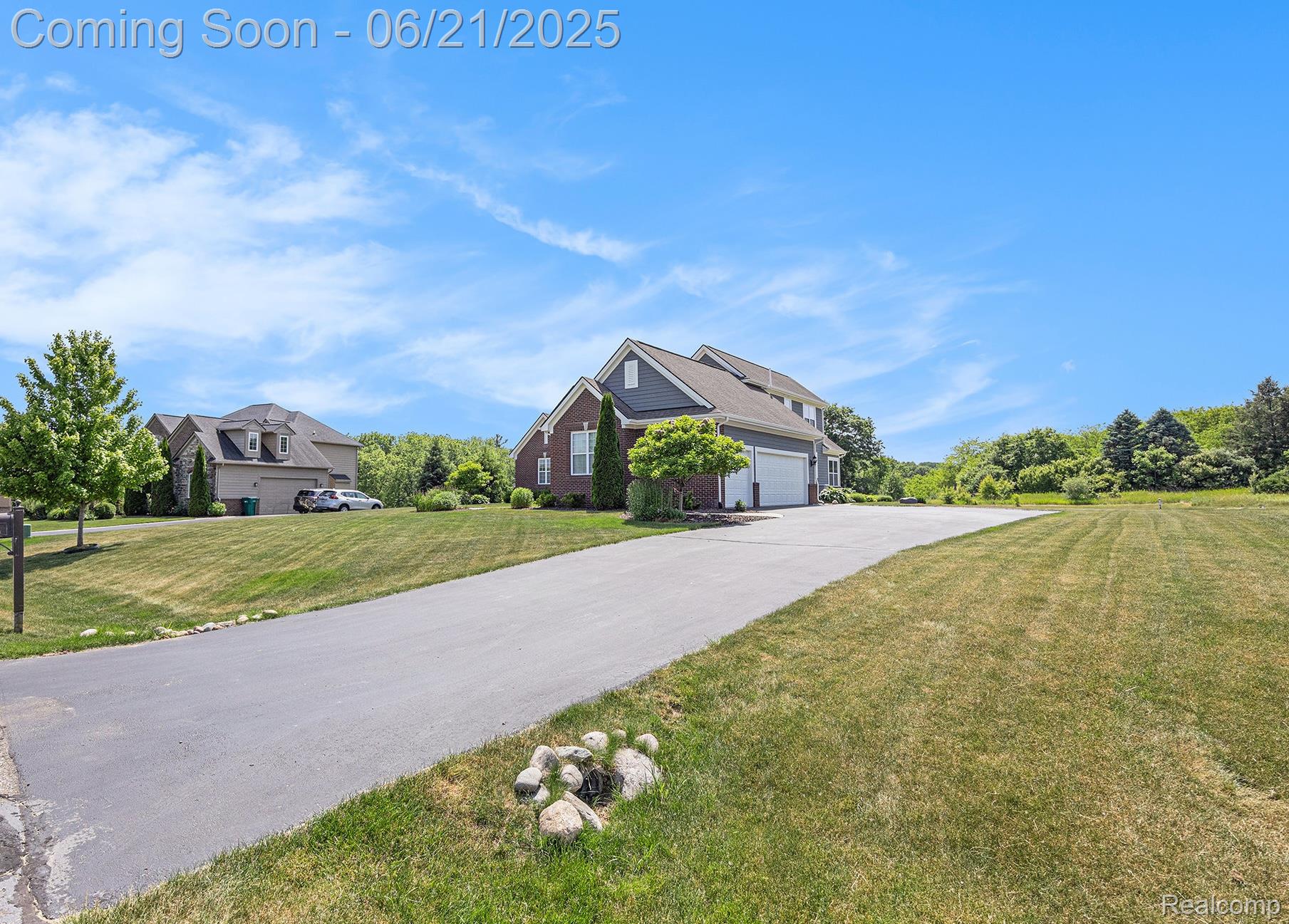 8269 Meadowridge