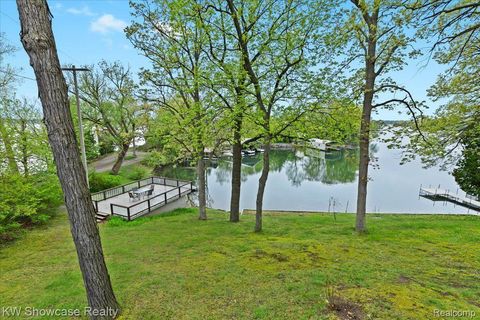 3155 RIDGE Road White Lake Charter Township MI 48383