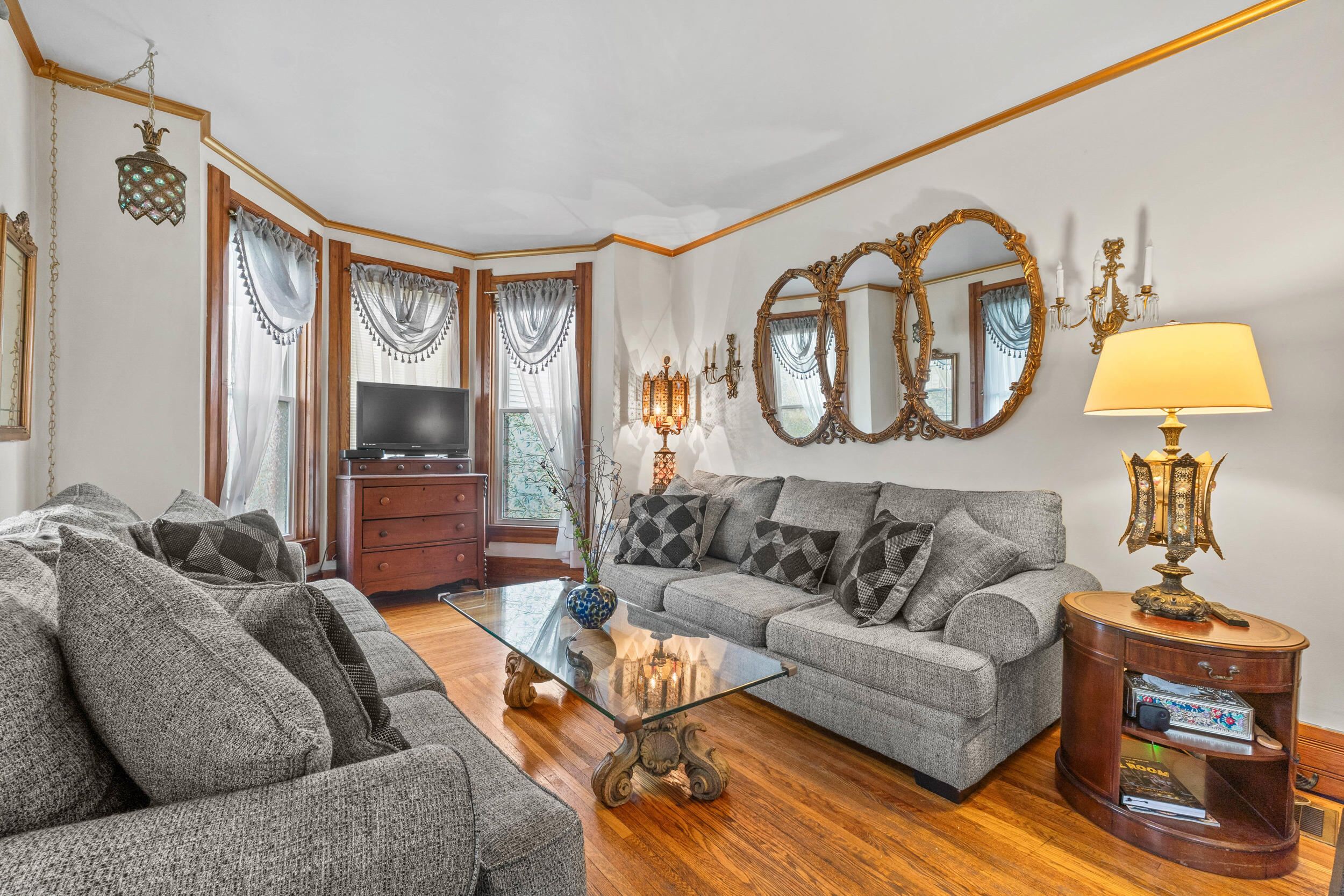 79 Budlong Street