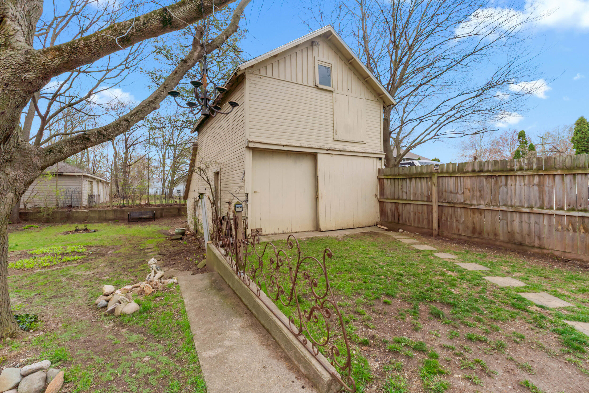 79 Budlong Street