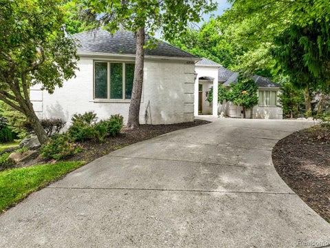 Tiny photo for 43564 Scenic Lane, Novi City, MI 48167 (MLS # 20261047485)