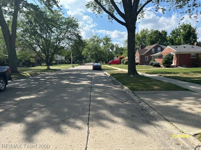 19703 Roscommon Street