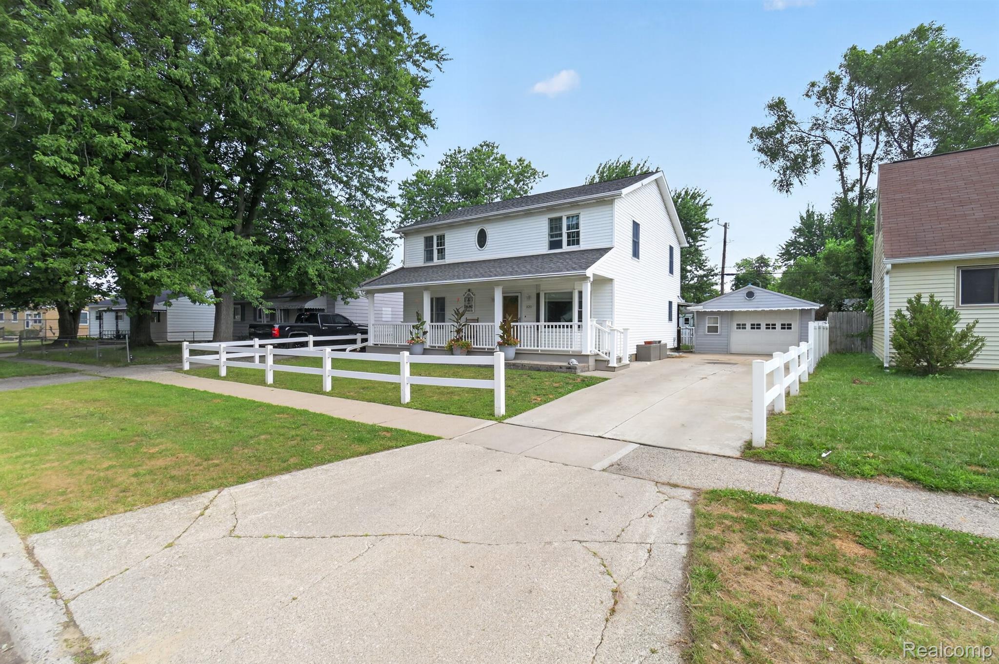 1120 Redleaf Lane