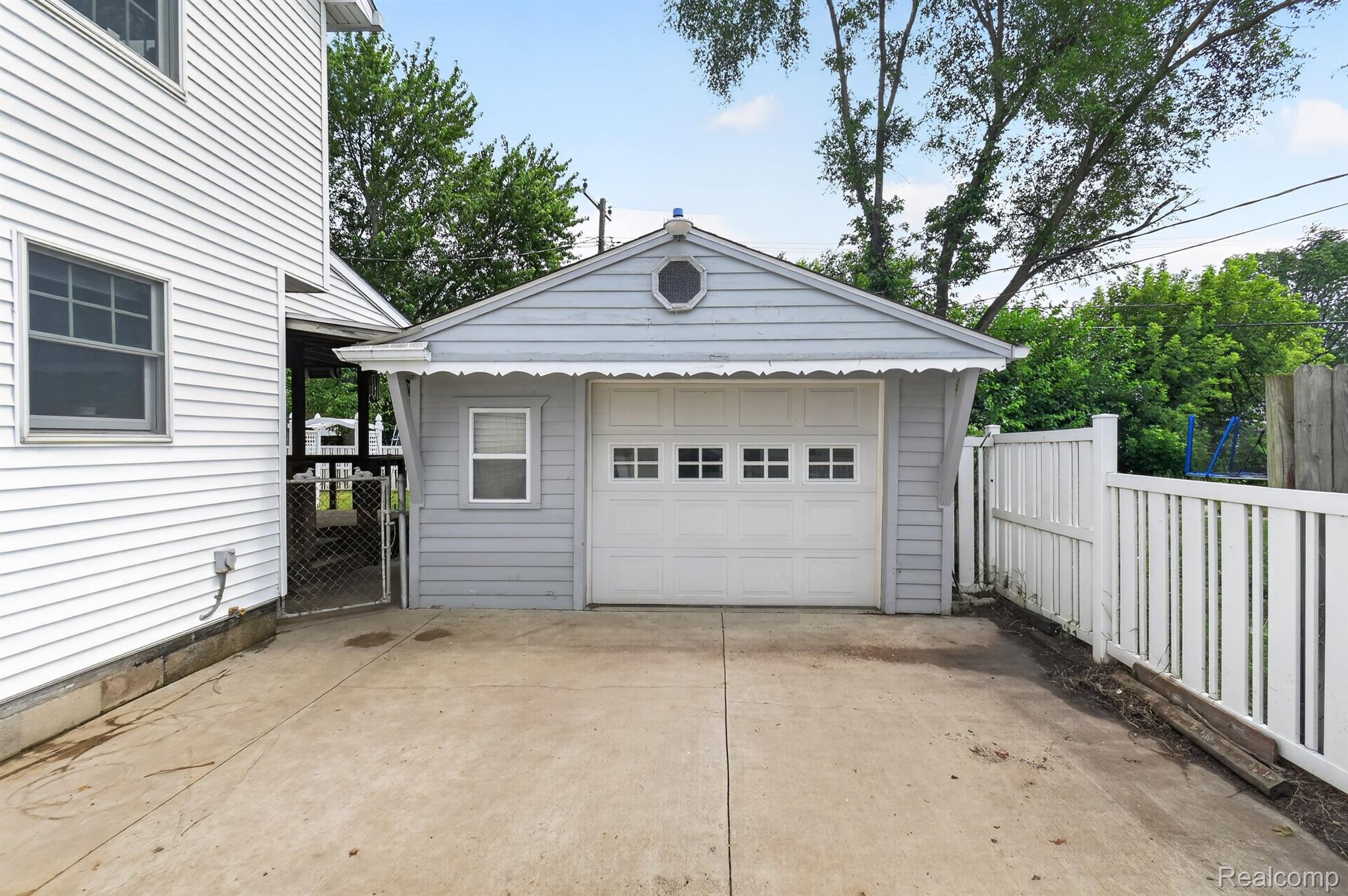 1120 Redleaf Lane