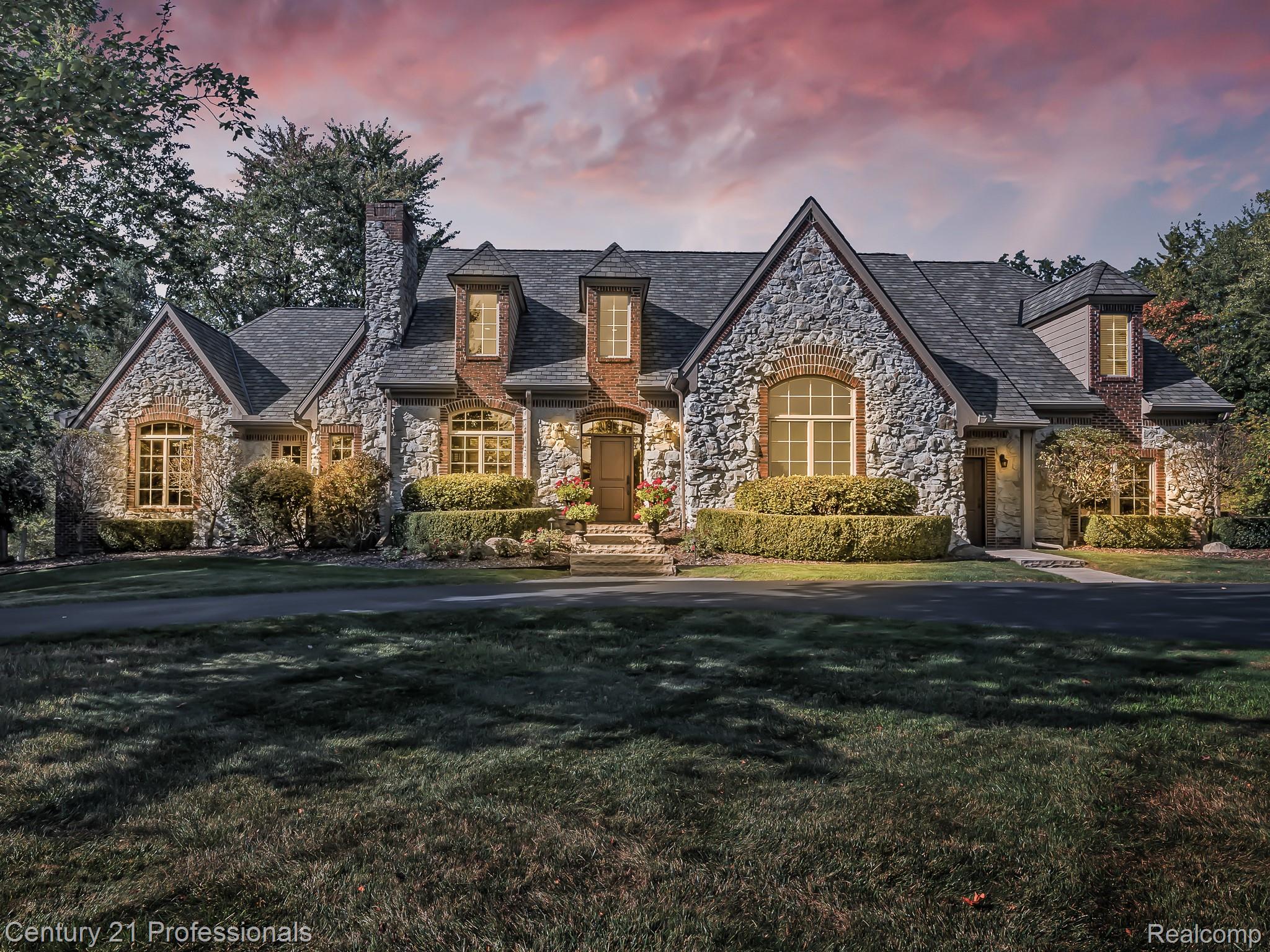 8242 Pine Hollow Court