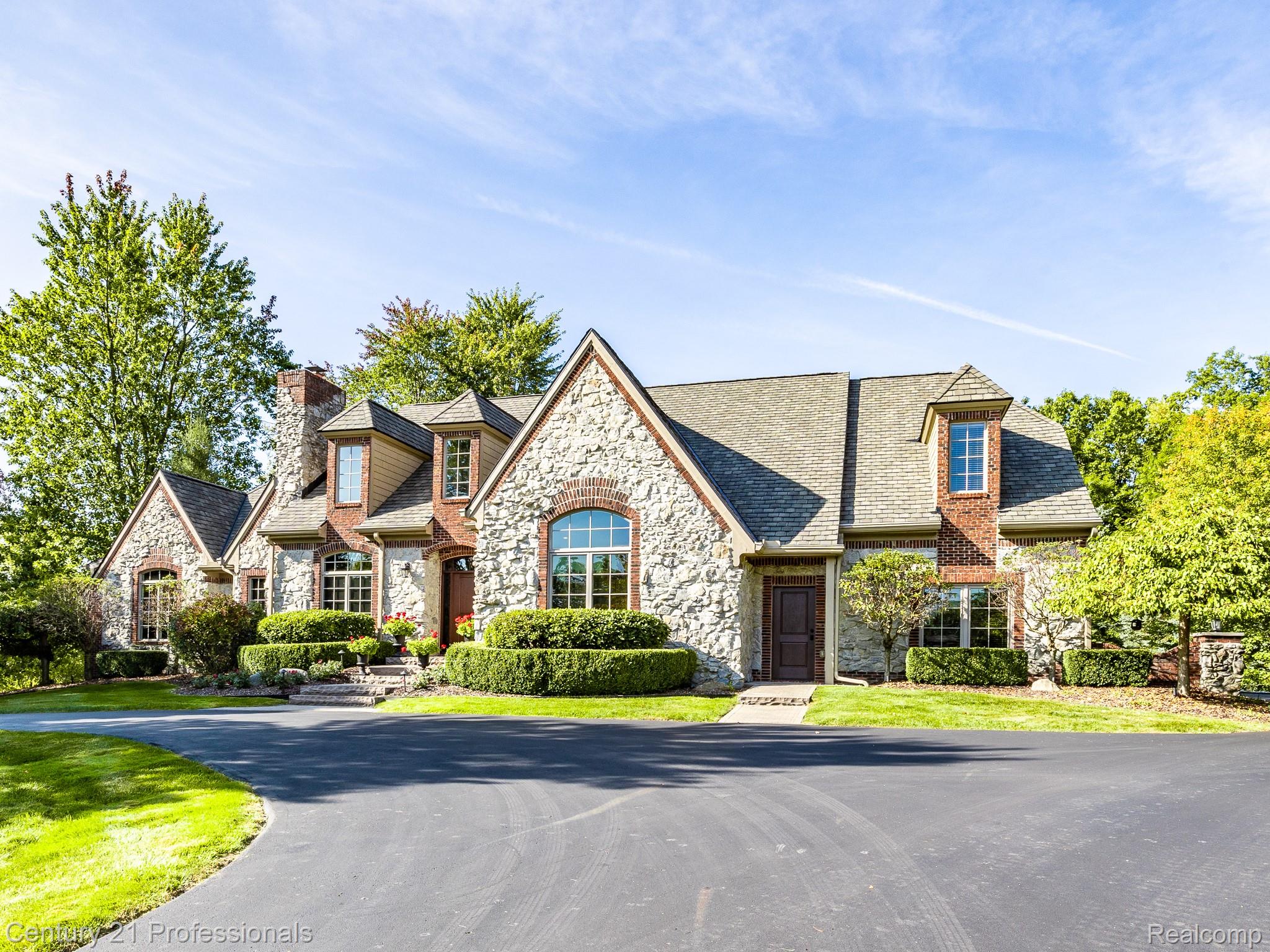 8242 Pine Hollow Court