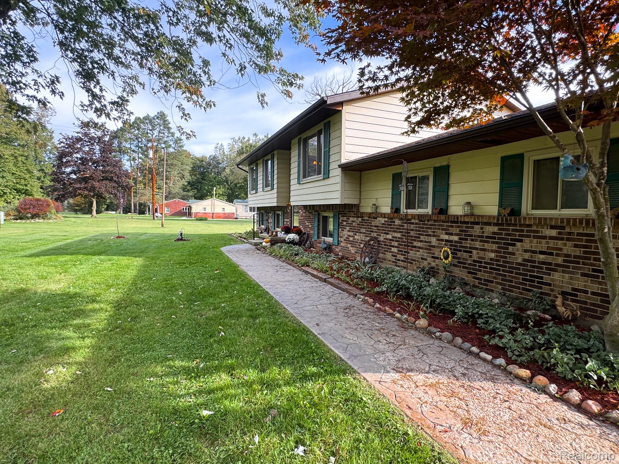 1222 N Youngs Road