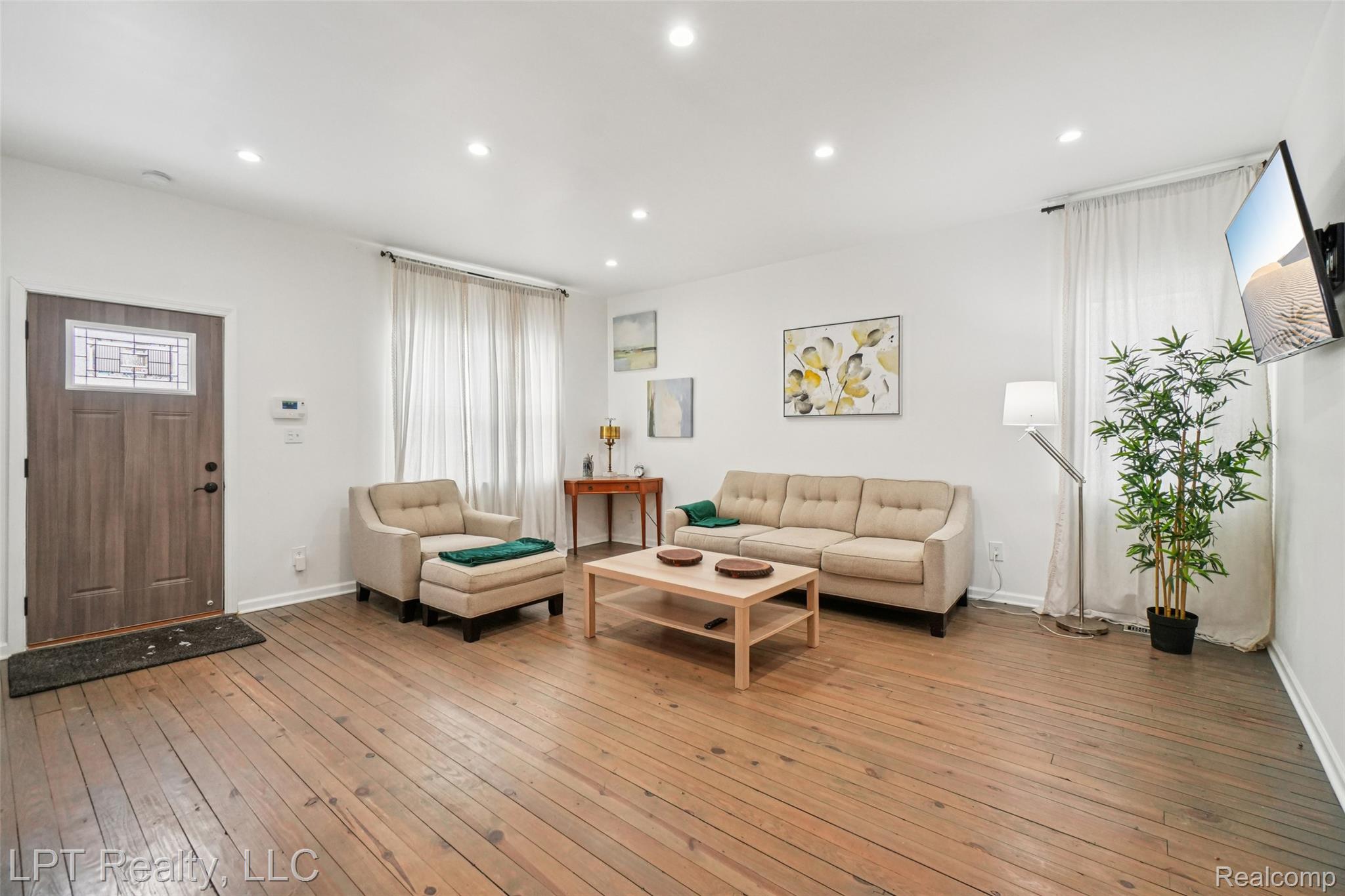 21560 Poinciana Street