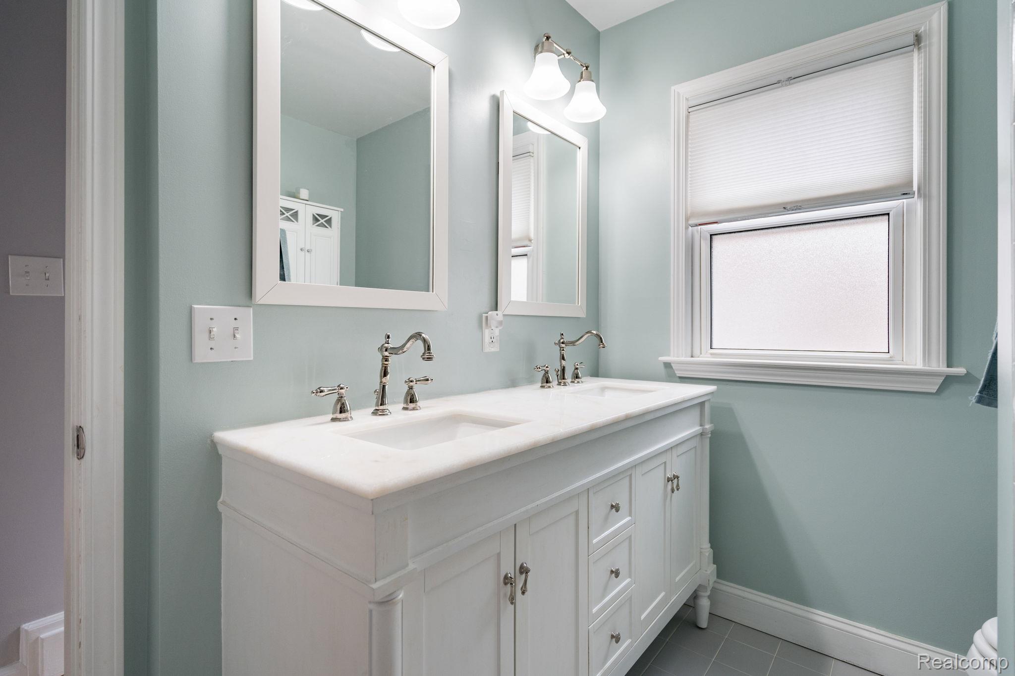 Berkley City, Michigan 48072, United States, 3 Bedrooms Bedrooms, ,2 BathroomsBathrooms,Residential,Coming Soon,137562