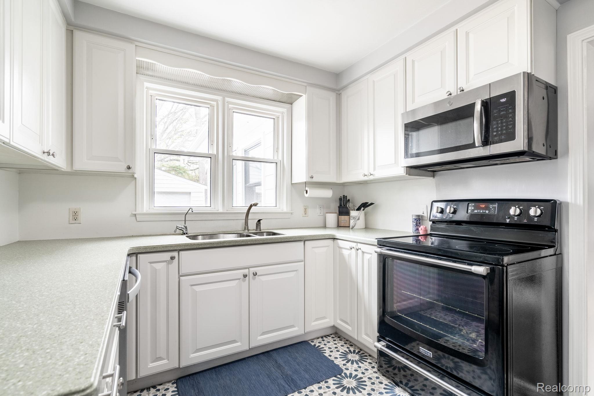 Berkley City, Michigan 48072, United States, 3 Bedrooms Bedrooms, ,2 BathroomsBathrooms,Residential,Coming Soon,137562