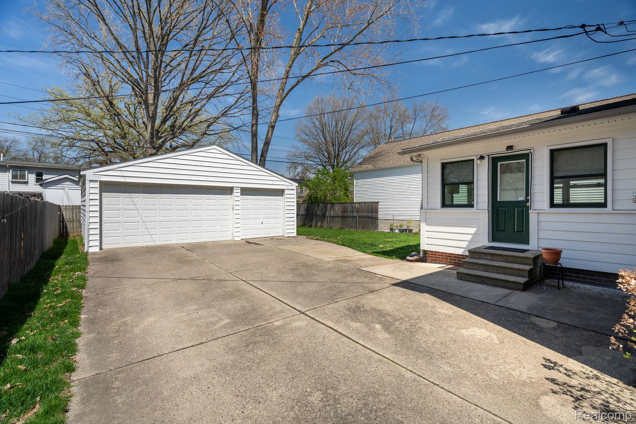 Berkley City, Michigan 48072, United States, 3 Bedrooms Bedrooms, ,2 BathroomsBathrooms,Residential,Coming Soon,137562